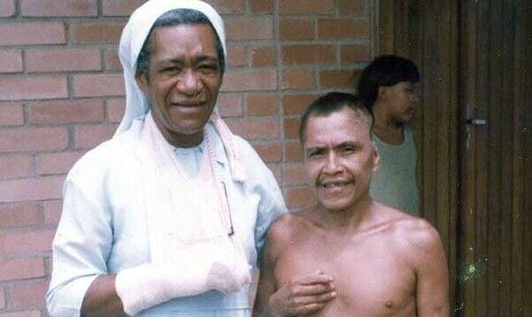 Sorino Yanomami com Irmã Florencia MC na Casa de Cura em Boa Vista